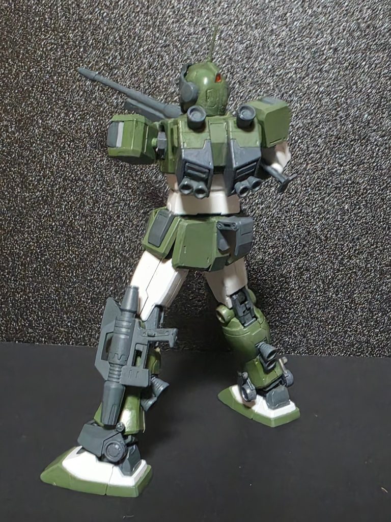 バックショット実は買ったときにアンクルガードの丸い部分が欠けていたので、そちらはジム・ナイトシーカーⅡの余剰パーツを移植する形で対応いたしましたまた、本来のキットに付属していない左平手のパーツも他所からの移植です