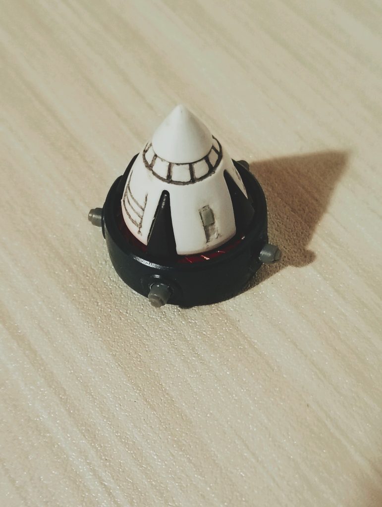 制作で一番手入れたところです。ダクトはカッターとヤスリで削り込んで作りました。
