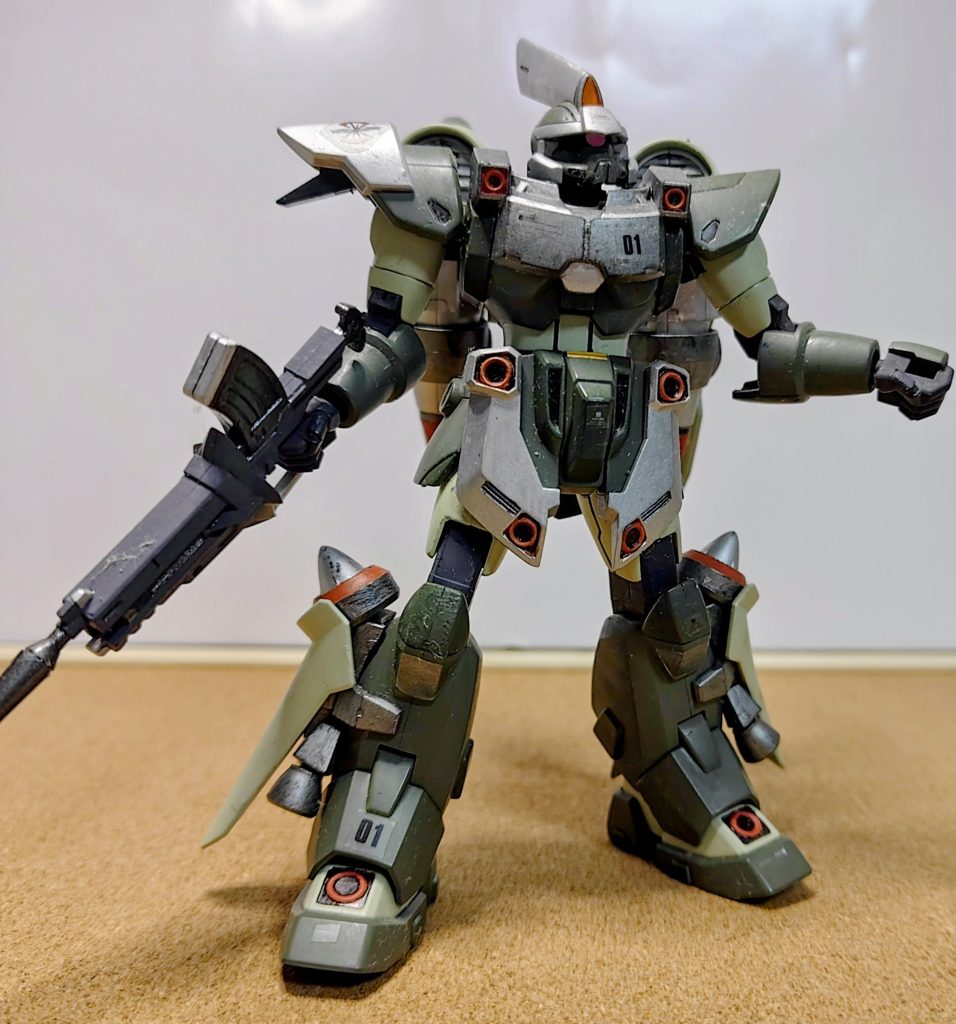 SEEDMSVとして発売されたジンのカスタム機。各部バーニヤが対宇宙戦闘に特化した機体である事を物語ります。ジンは量産機として、ザクを彷彿させるデザイン＆カラーリング。MSVが出るのも当然？撮影してから、左肩の追加アーマーが無いのに気付きました。作ったのは発売時。筆塗り全塗装。今見ると拳などは粗い作りですね。