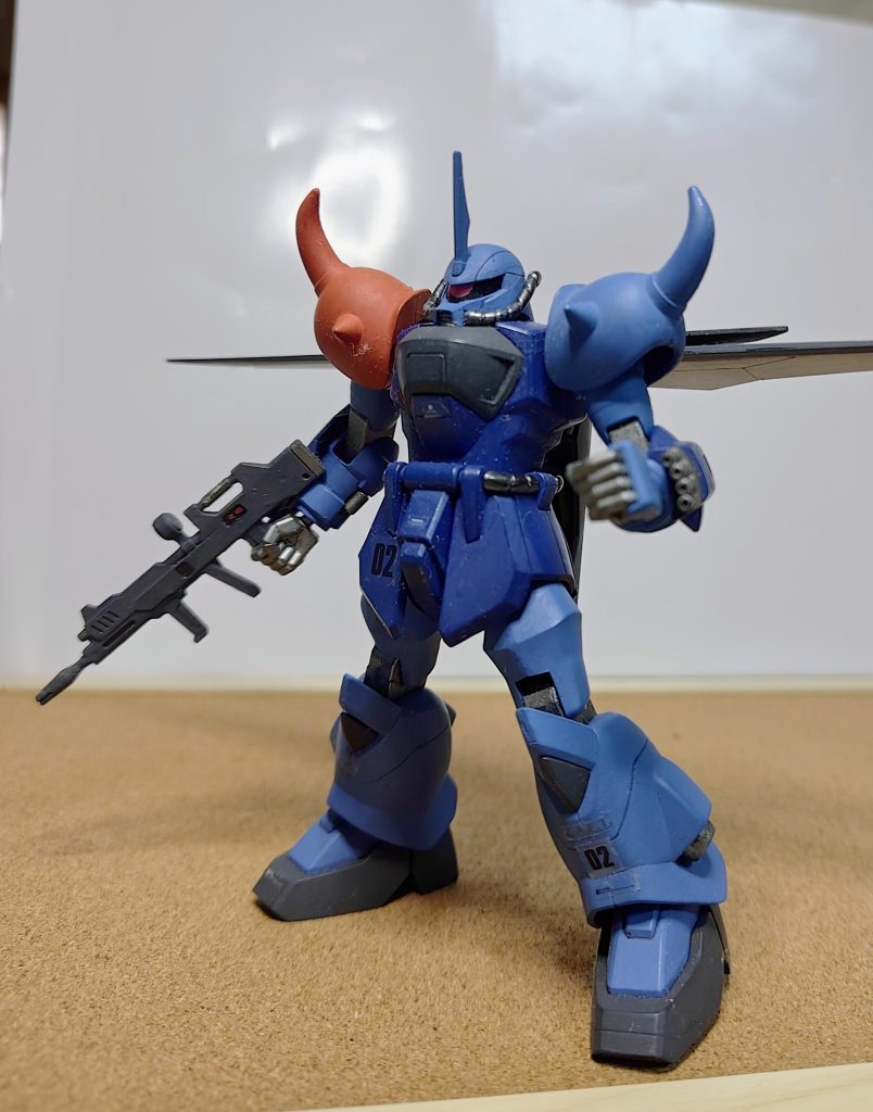 無改造、筆塗り全塗装。ライフルはデスティニーガンダムから拝借。頭部が妙に小さく、素組みだと座りが悪く、すぐ取れちゃう。ポリキャップ部にニスを塗ってキツくしました。
