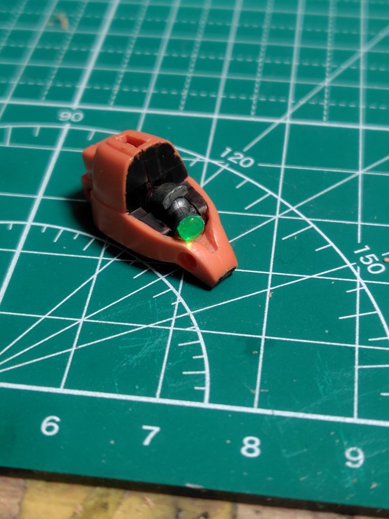 モノアイはボールデンアームアームズで可動化してHアイズ+ラピーテープを貼り付け。