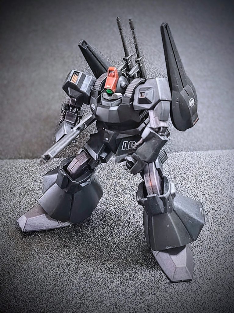 工作もしやすく、プロポーションも素晴らしいとても良いキットでした！！黒いとドムらしさが際立ちますね（リアルタイムでティザーとして色々出ていた画を見ていた時から新しいジオンの機体という雰囲気で黒いほうも好きでした）。赤を作るのも楽しみ(zaku-kao6)