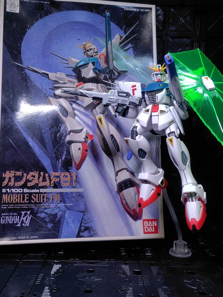 カッコいい箱絵ポーズの完全再現は不可能でした(gundam-kao5)