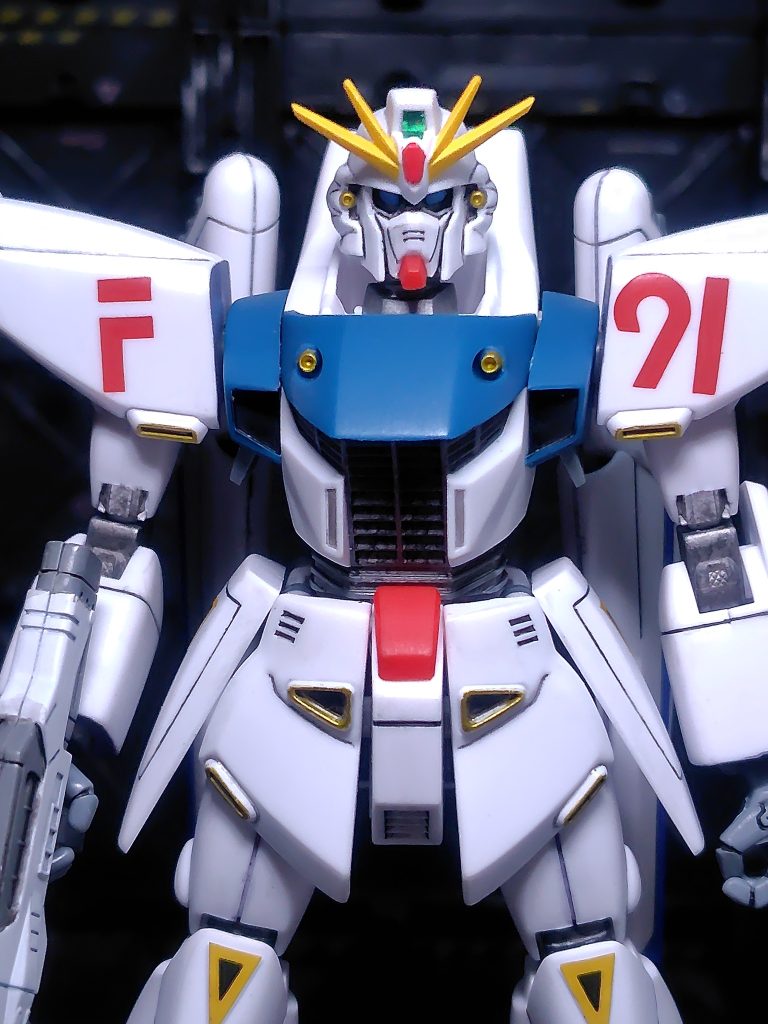 でも正面顔はいまいちな気がする。もう少し幅があってもいいのか、顎が大きいのか。