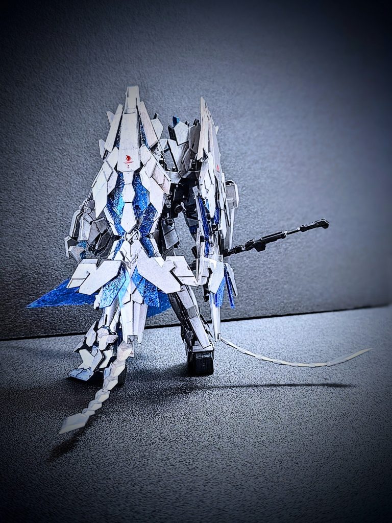 背面カット（別アングル）サイコフレーム部分はラメをまぜたクリアを筆塗りしています。