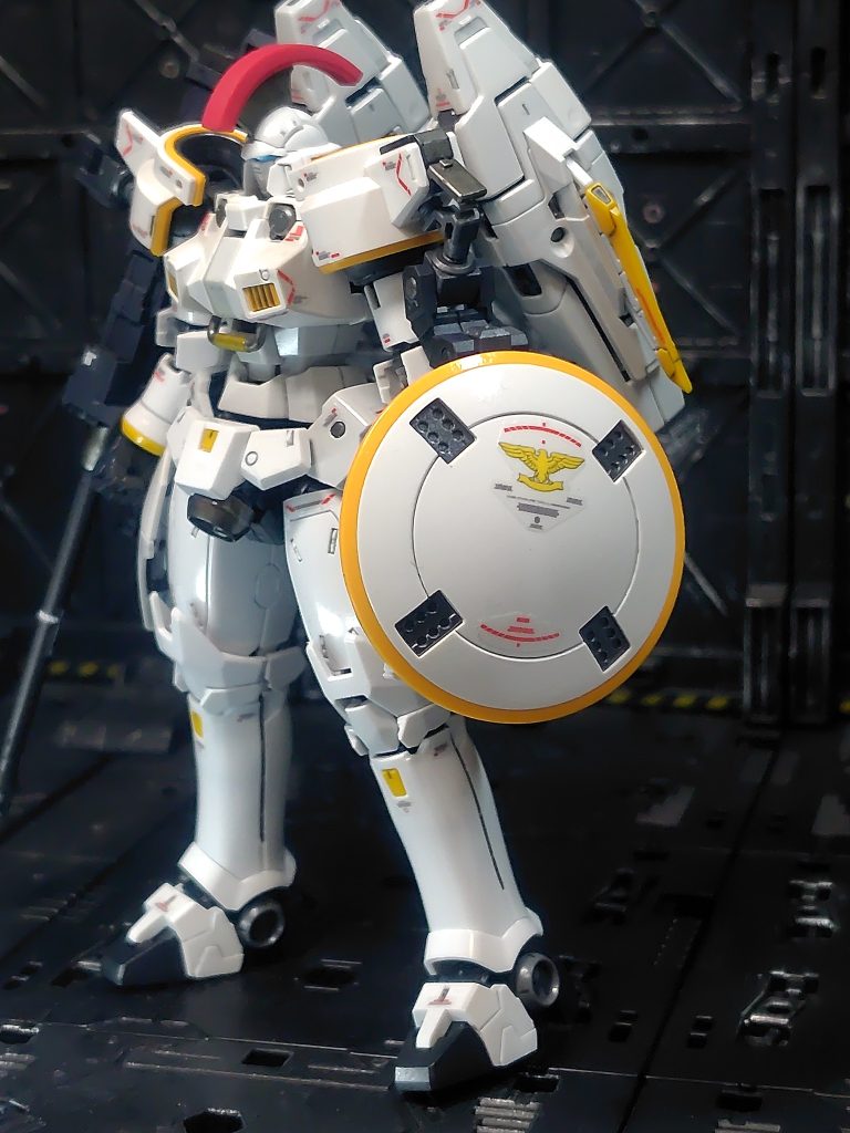 付属のマーキングシールはどうしても余白が目立ちますね。RGはデカール付属にしてほしいなあ。
