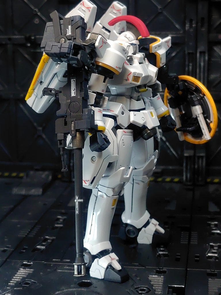 ドーバーガンは全体を黒鉄色スプレー塗装し、先端などをマーカーで塗り分け。
