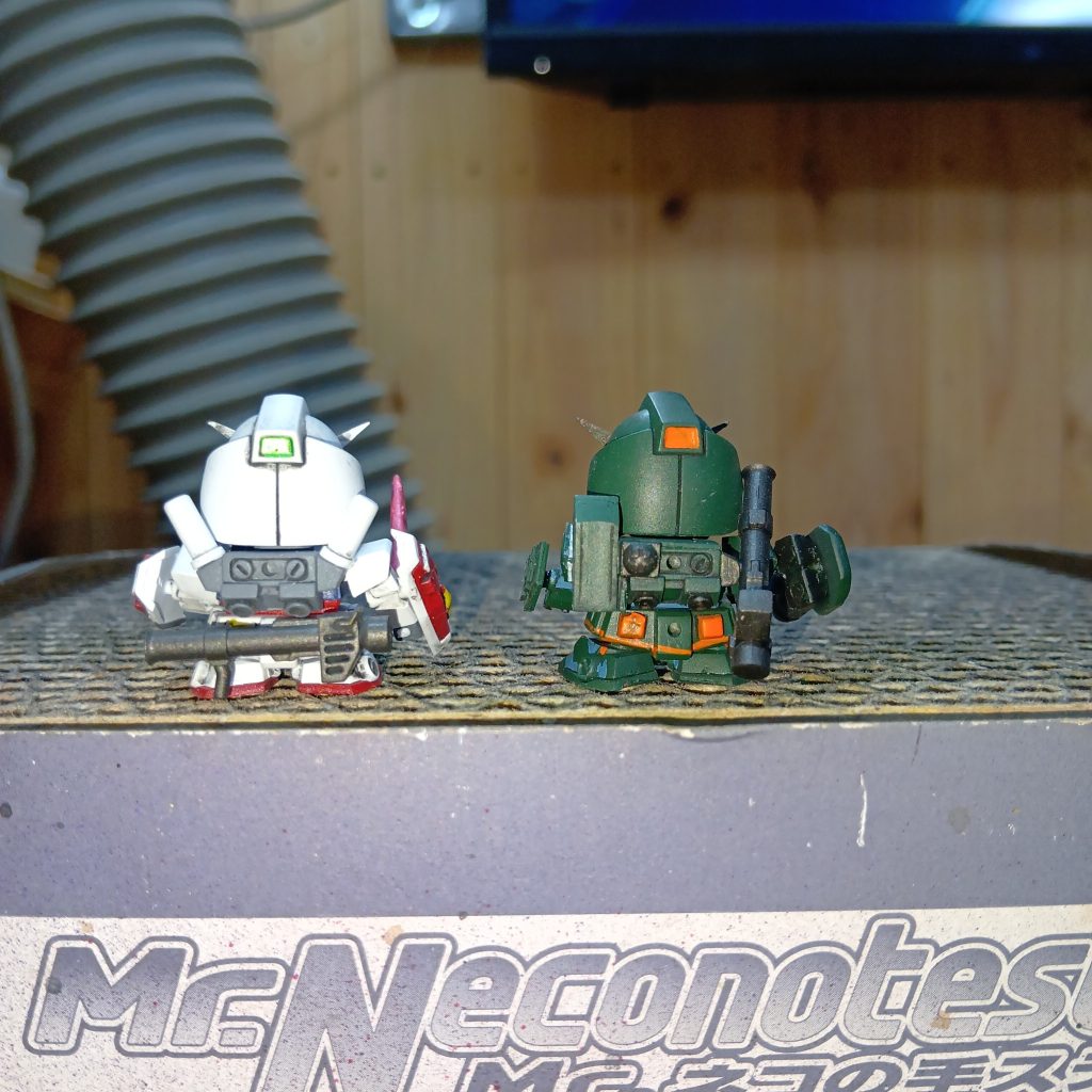ロケット砲はガンダムバズーカを流用。