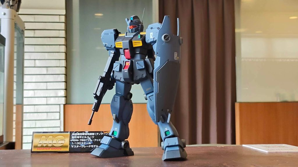 じゃーん！完成です！めっちゃカッコイイ！ディテールは若干追加したのみです。武器などの合わせ目消しがまぁまぁ強敵でした。カラーはティターンズ・ブルーよりもブルーグレー寄りの色にしてみました。連邦軍やエゥーゴに居てもおかしくない機体だと思うので、「ティターンズすぎない」イメージで。&nbsp;ガンプラ不足もだいぶ解消されて来ていますが、こういう量産機が棚に並ぶ日が今から待ち遠しいですね！