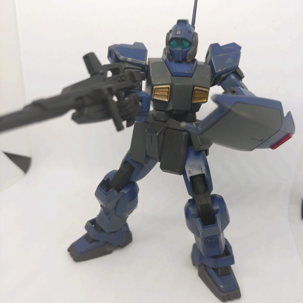 四肢はガンダムMk-Ⅱのものをそのまま使っています。半分はMk-ⅡからはできてるのにMk-Ⅱからは想像できない弱々しさ、印象の7割が顔は事実のようです…。