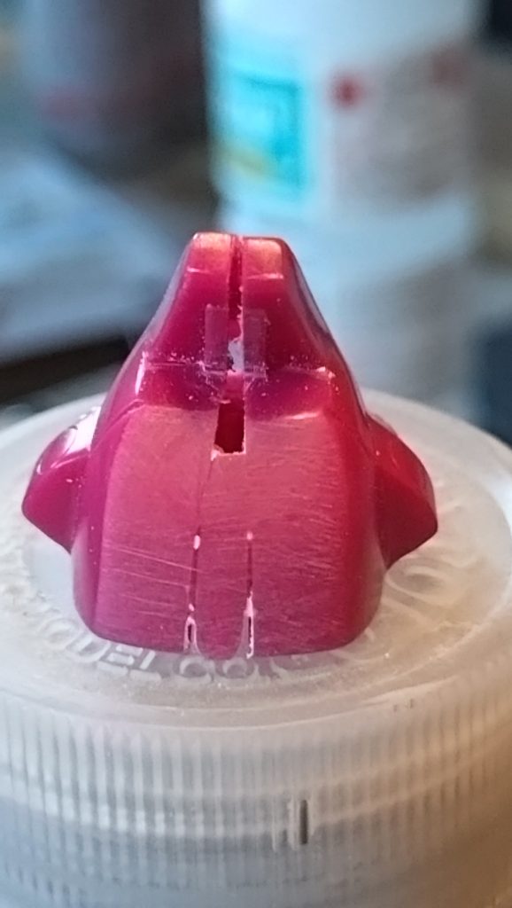 頭部の大きさが気になったので後頭部にランナータグで楔に幅増ししています。