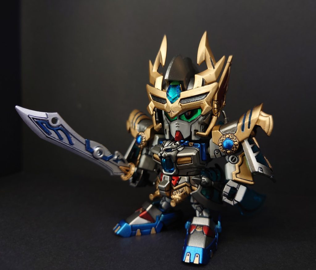 CV:島﨑信長『BB戦士三国伝』のキャラクター。演者は『機動戦士ガンダム0083』に登場するガンダム試作3号機ステイメン。轟の国（後述）の若きプリンス「静かなる猛虎」。血の気が多い孫一族の中では温厚な人格であり、分け隔てなく接する優しさから、太陽と称される曹操とは対極的に月に例えられる。孫堅ゼフィランサスの息子（次男）で、温厚な性格故に最初は戦いを拒んでいたものの、父達の死によって戦うことになる。あまりやる気がなかったため何万もの犠牲を出したと自責の念に駆られるが、曹操ガンダムや劉備ガンダムの説得により共に董卓ザクを打倒することを決意した。その後は兄・孫策サイサリスと共に江東に向かい、袁術ズサを平定して江東一帯を治めることとなる。幼くして偉大な父と兄を失うも、その悲しみを勇気に変え、江東に轟を建国した。武器は「牙王剣」。猛虎装になった後に「真牙王剣」にパワーアップした。天玉鎧の形は白虎。『SDガンダム三国伝 Brave Battle Warriors』に登場。孫権が虎の力を宿した鎧「猛虎装の鎧」を纏った姿。武器や鎧に騎士ガンダムに近い意匠が見受けられる。轟大帝 孫権ガンダム神獣「虎燐魄」を鎧として纒った姿。※pixiv百科事典より