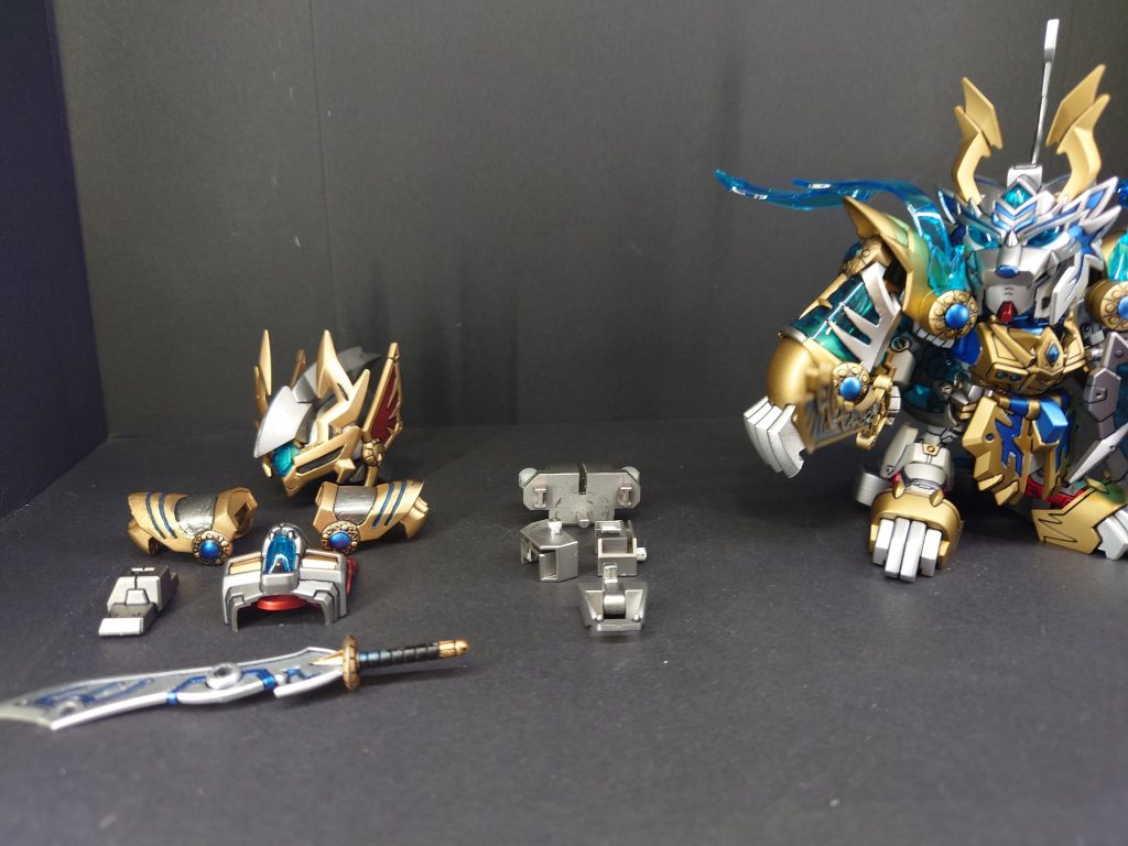 余剰パーツと以下カラーレシピシルバー…Mr.スーパークロームシルバー2ゴールド…クレオスGXブルーゴールドブルー…クレオスGXメタルブルー爪部シルバー…GMシャインシルバー下地…ガイアノーツEXブラック中仕上げ…水性プレミアムトップコート光沢仕上げ…水性プレミアムトップコートUVカットスムースクリアつや消し以上でエアブラシ、スプレー、筆塗りで塗装しております。※今回のカラーは神獣・虎燐魄のみのレシピです猛虎装孫権ガンダムのカラーは前回に記載してます。