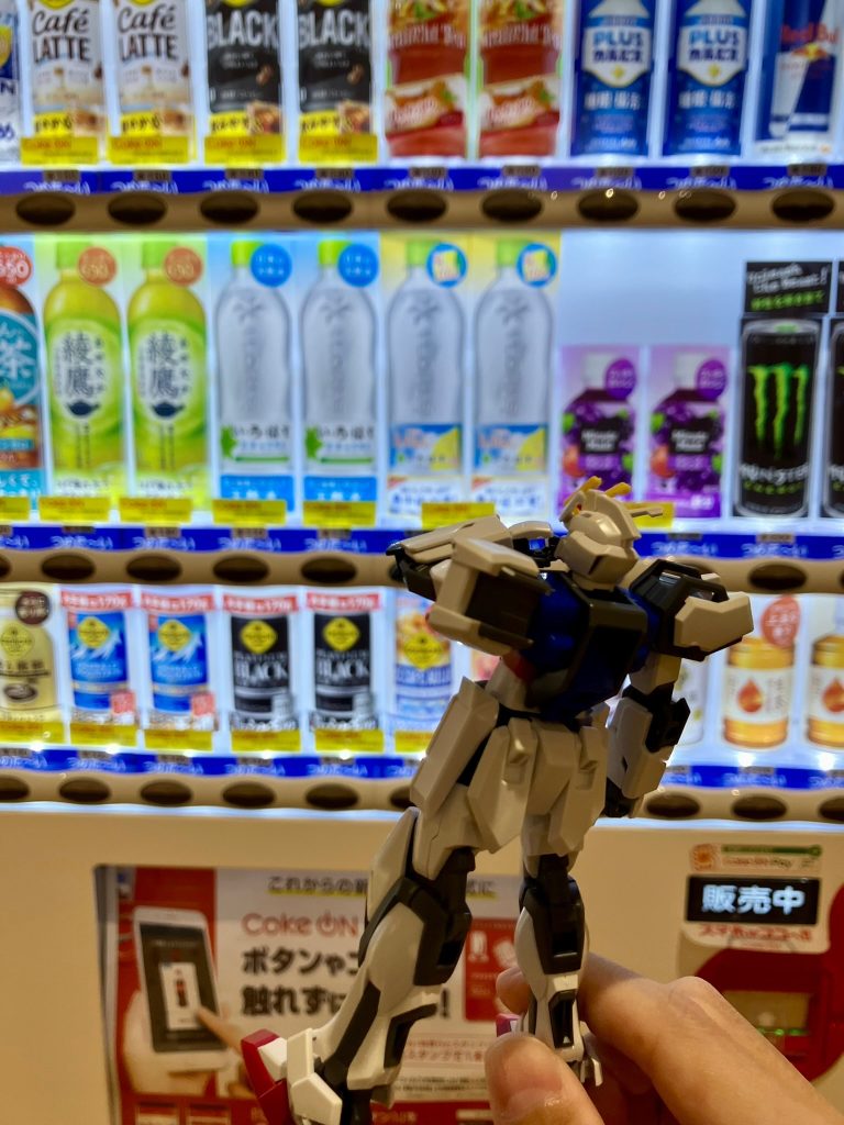 喉が乾いて、何か飲みたいストライク君。