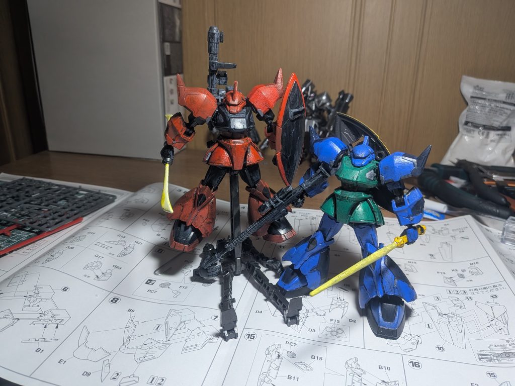 どちらもアクリルガッシュとリンレイの床用樹皮ワックスを使って塗装しました&nbsp;