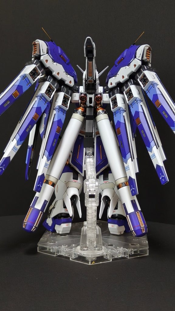後ろから。フィンファンネルやプロペラントタンクがゴツいです。