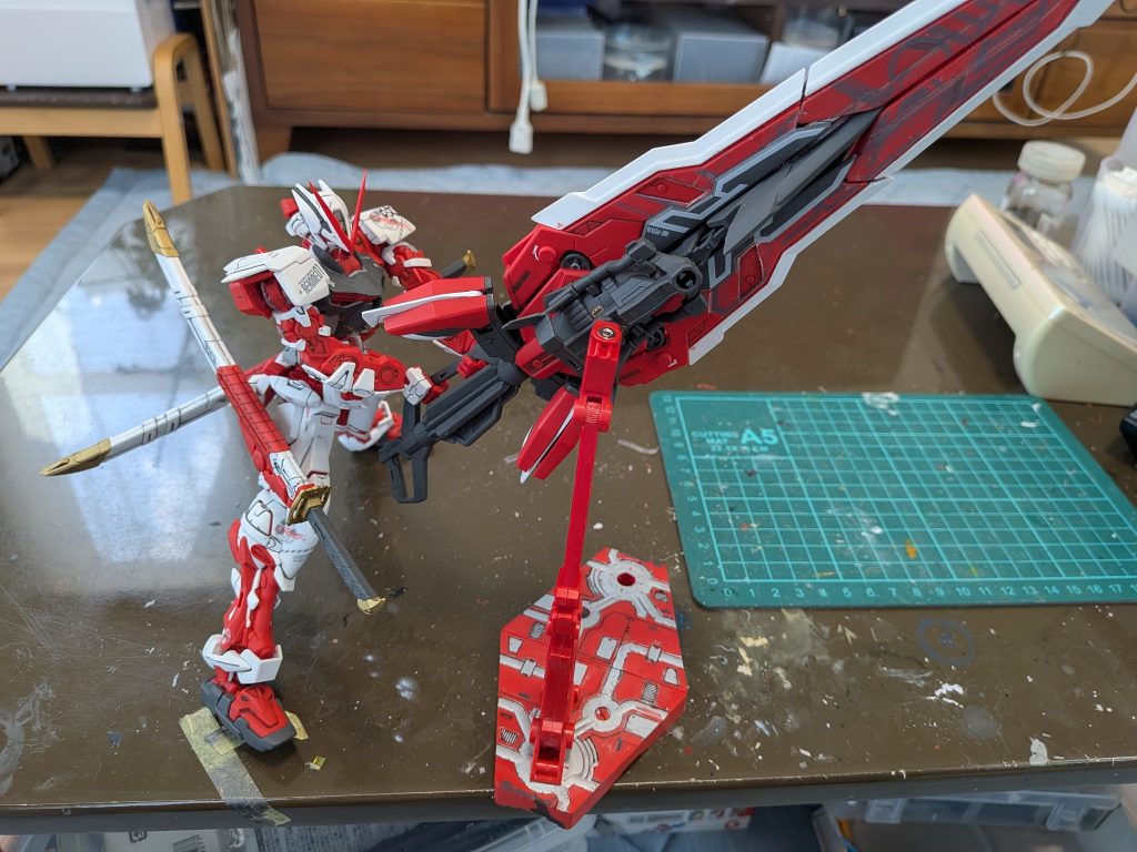 タクティカルアームズⅡLの先端が上手く付かなかったので磁石を入れて固定しています磁石なので変形も出来るようにしたので難しかったですがやった価値あったと思います