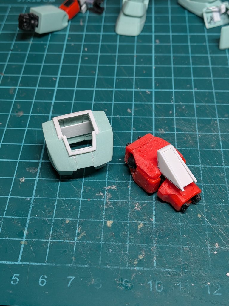 コックピットハッチはプラ板で作り直しています。