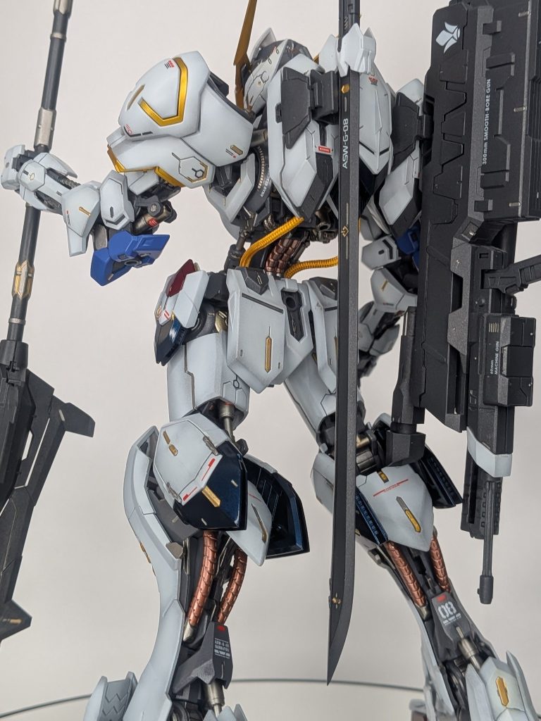 鉄血シリーズは背面かっこうよいですメカ感むき出しとこのスタイル最高ですね