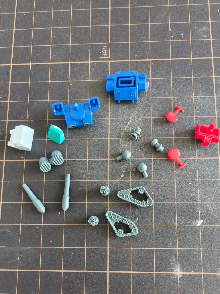 切り出してパチ組キャノピーのみアクリルマーカーで塗装