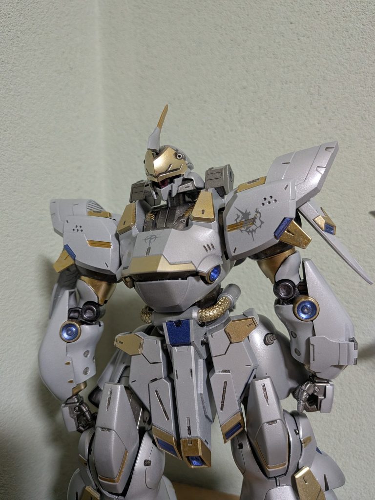 イメージに合ったので、ちょこちょこ意味深なエンブレム入ってたり・・・