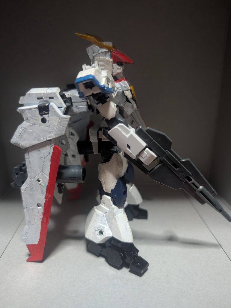 側面。翼下にも武装があったのでリスペクト。