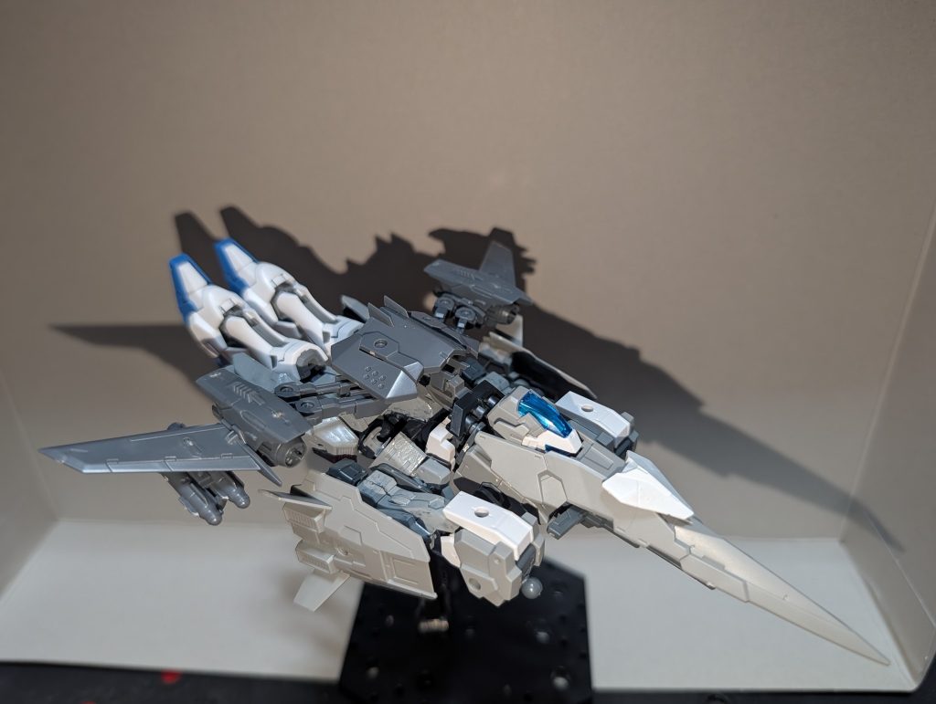 あとは機首を付ければ変形は完了です。