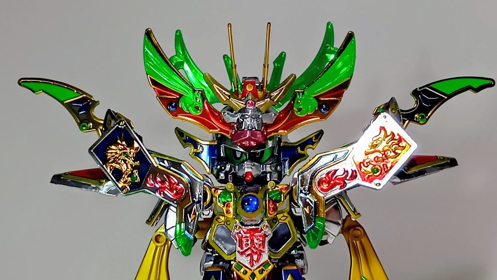 胸の宝玉はHアイズにしました金色のパーツは成形色そのままです