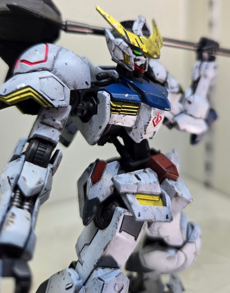 スポンジチッピングは慣れてないのでだいぶ苦戦しました。どうしても塗料が大きくのり過ぎてしまった感があります。