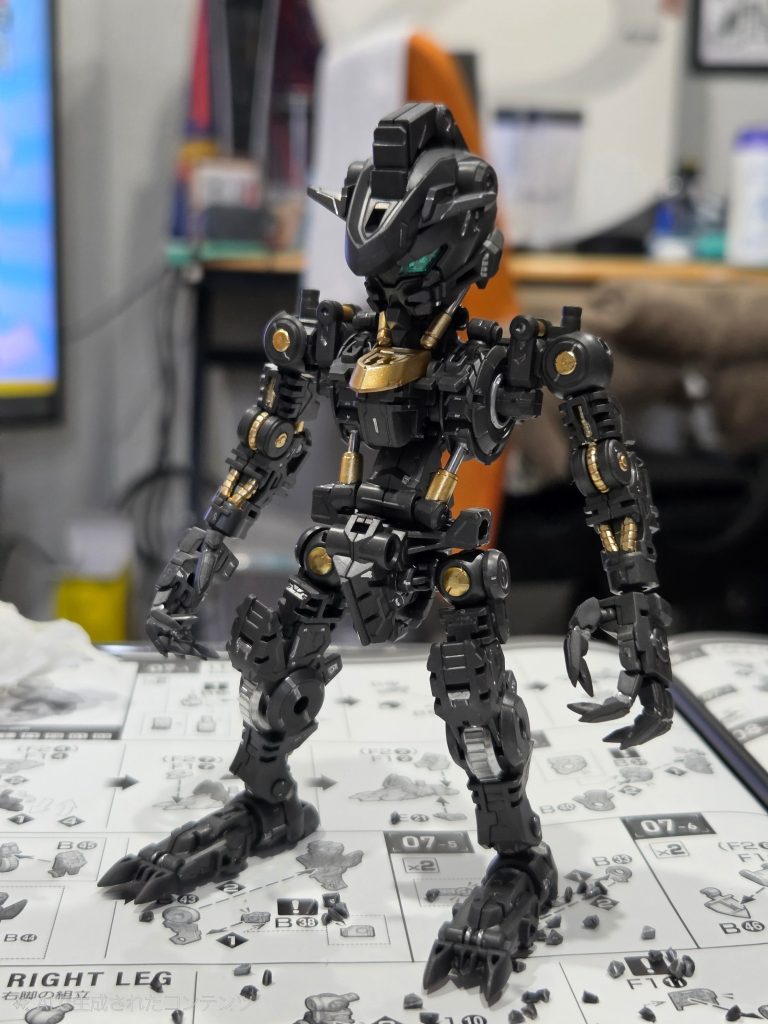 ガンダムフレームというやつですね、せっかくなので少し塗装しました。