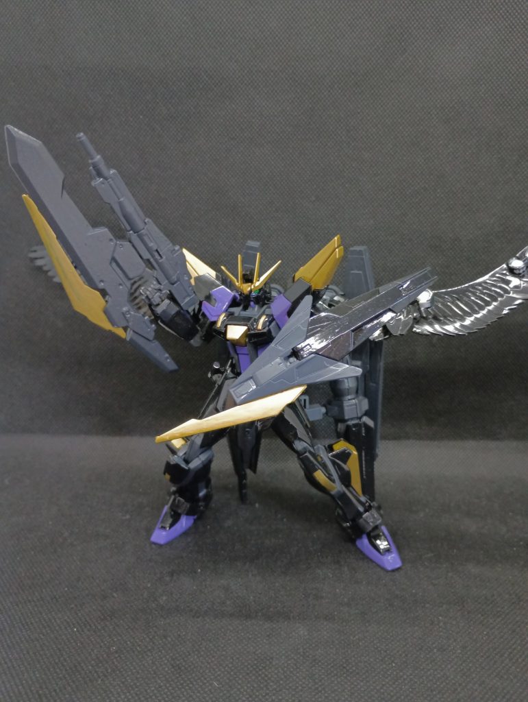 武装は、モビルレギンレイズの武器にAGE2マグナムのブレードを付けた遠近対応の武器と、ダイバーアークのスタビライザーにこれまたAGE2マグナムのブレードを付けた攻防一体のシールド、ダブルオースカイの2門のビームキャノンと、AGE2マグナムの2基のビットです適当にチョイスした武装ですが、ほとんどビルドシリーズで固められてますね僕のジャンクパーツのストックにはビルドシリーズと鉄血キットが多いので自然とこうなったのかもしれません
