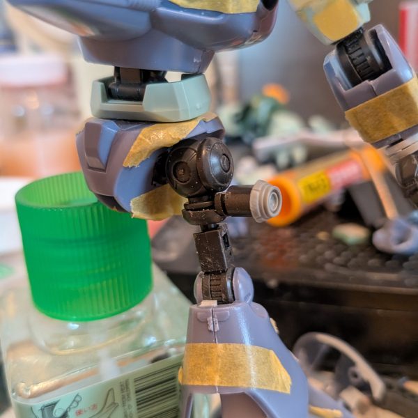 1/144シャイターンを行き当たりばったりで改造しています。（4枚目）
