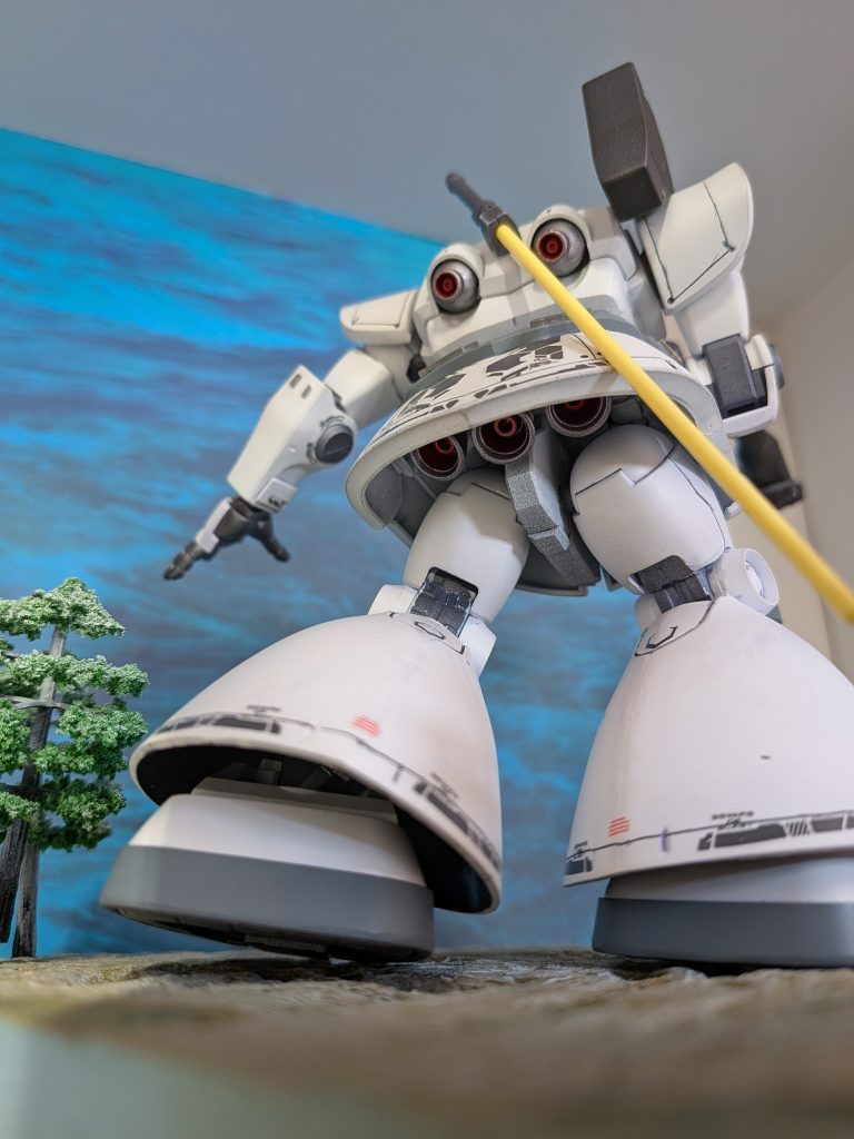 下からですが、重量感があってカッコイイです。ドムは外れ無しです