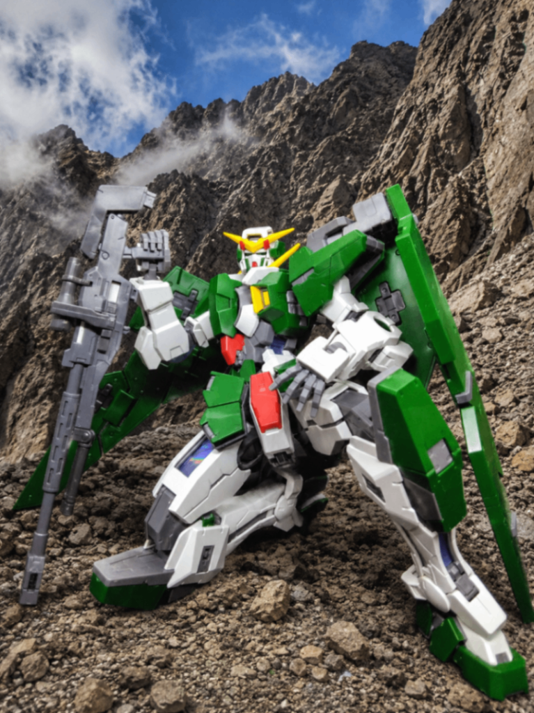 六つ目は、MGガンダムデュナメスです山岳地帯で待機しているような感じですかねロックオン「ふぅ、こっちは片付いたぜ」