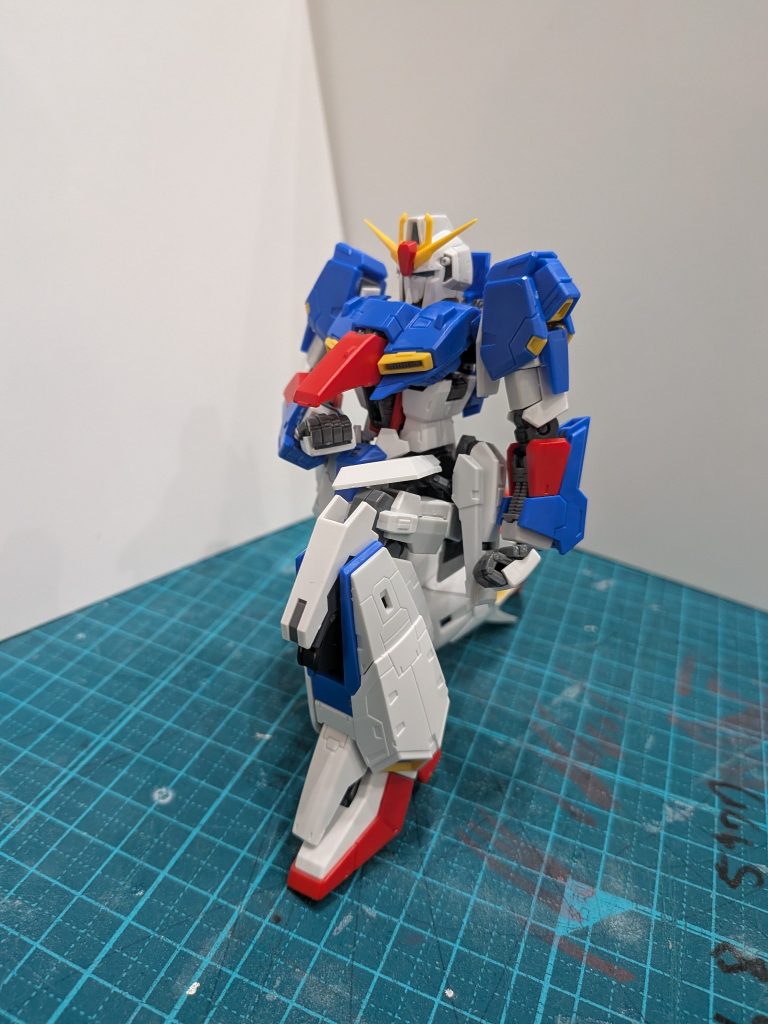 　制作中の画像ですが、こんなポーズもできます。すげぇ