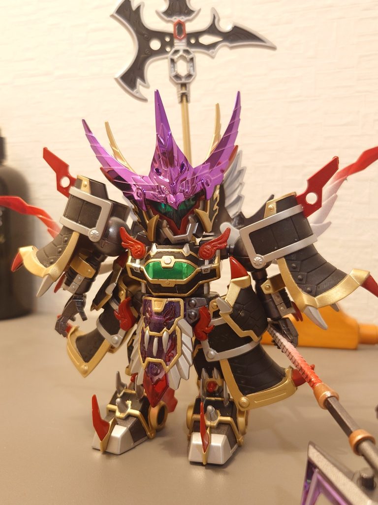 背中の武器のせいで頭が真っ直ぐに向きません。そういえば背中の写真撮ってなかったです。