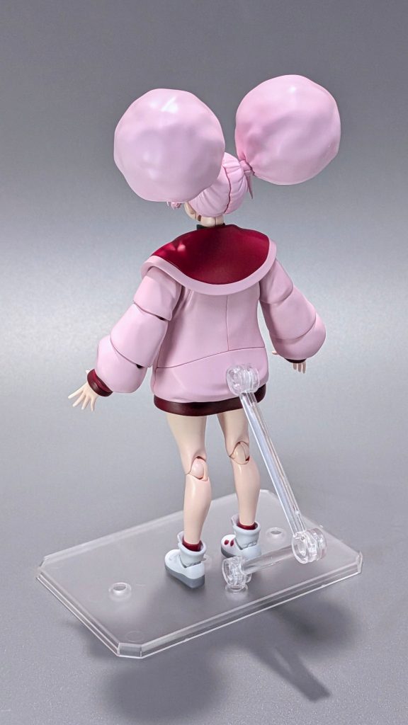 後ろ姿髪と服のピンク色は使い分けてます