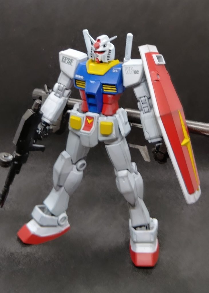 ガンダムに関しては、なんかデカールいっぱいはったり、モールド追加したりしないほうが、むしろかっこいい。モールド掘り下手なのはさておき。