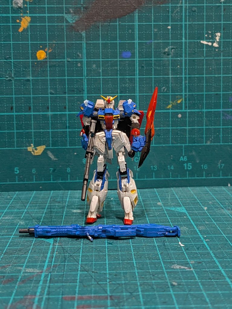 　肩はカトキ版を意識して、ホワイトで塗りました。（カトキ版の肩白かったか忘れた）
