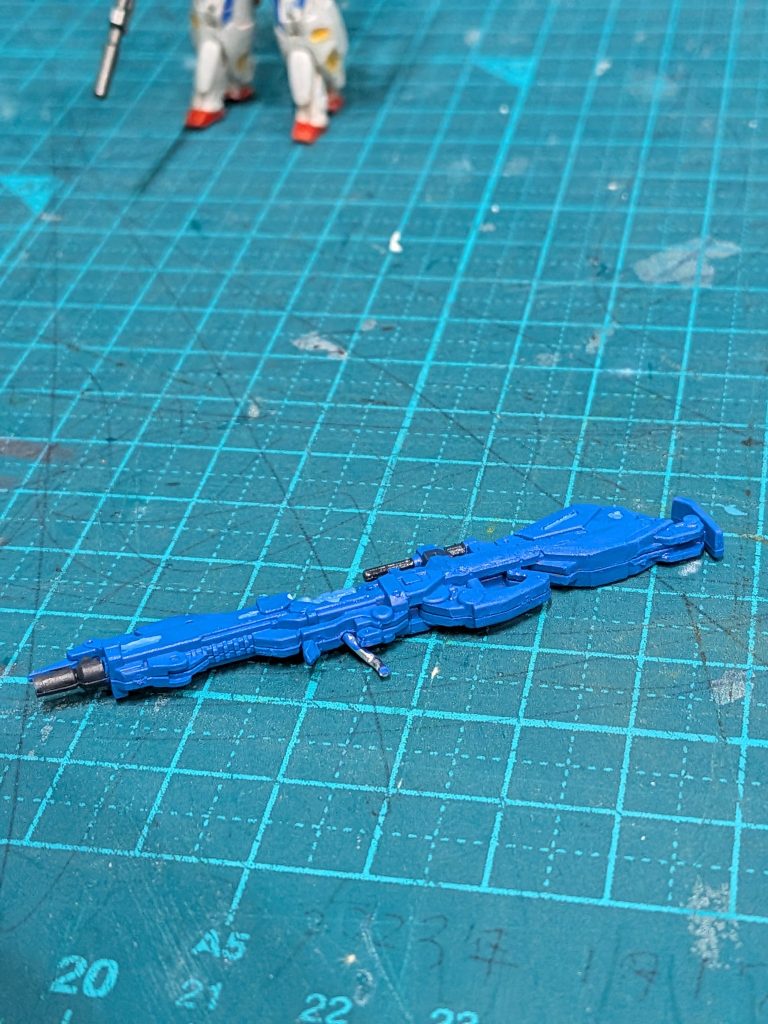 　本当は、グレーで塗りたかったのですが、ブルーで塗ってしまいました。