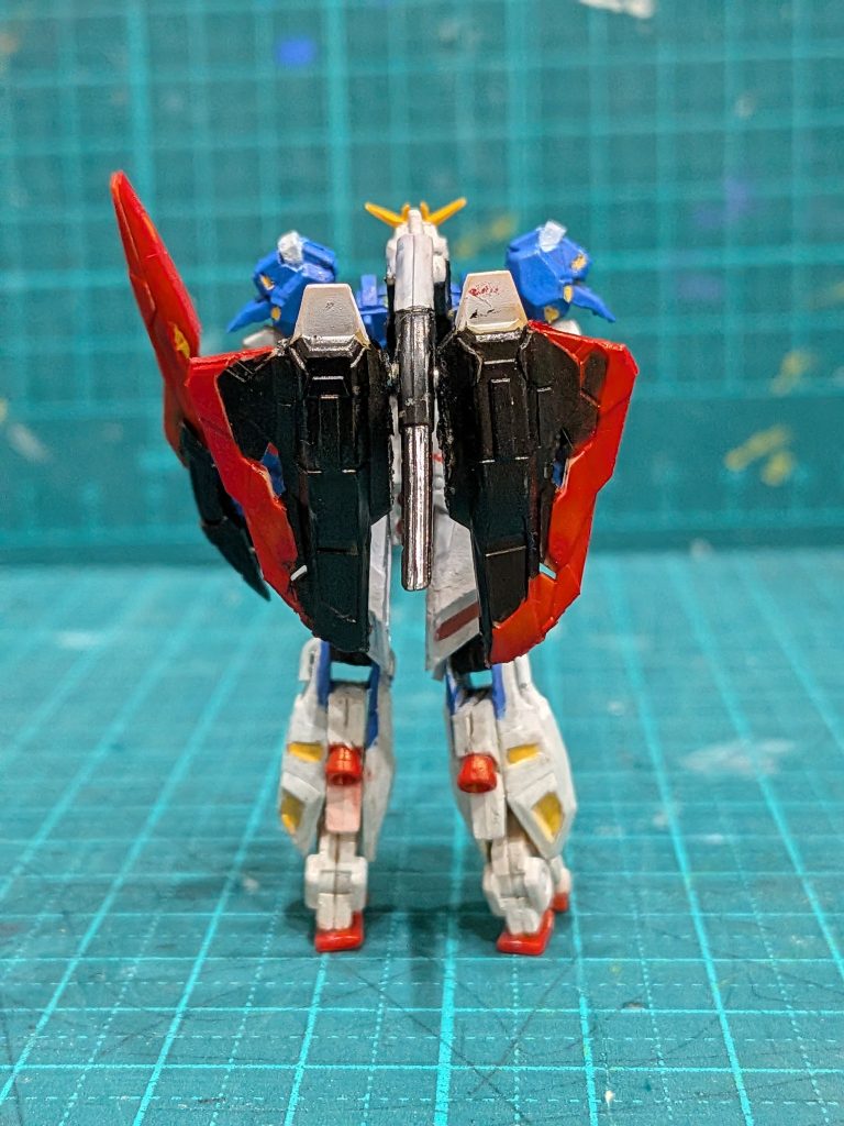 　左足のスラスター付近のアーマーが赤くなってしまいました。