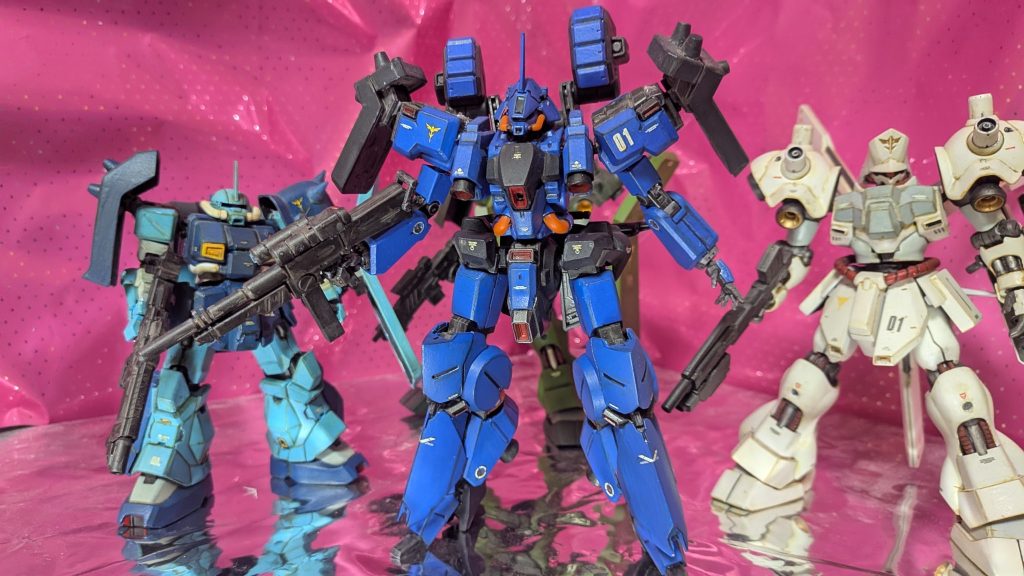 &nbsp;HGサイコギラ・ドーガ（右）とヴィンセント・グライスナー専用ハイザックカスタム（左）との比較。&nbsp;やっぱリーベンはデカいです。&nbsp;