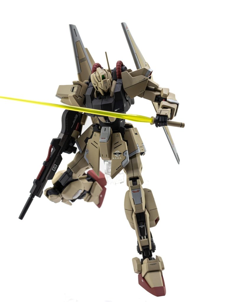 握り手と武器持ち手しかないので、ポーズが付けづらい…。