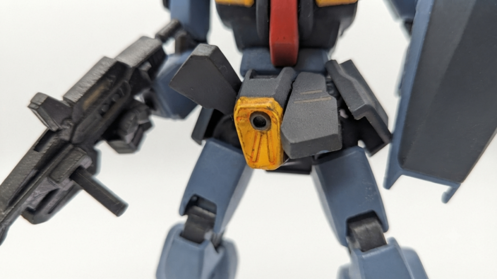 ◯改造点②腰部フロントアーマー部分はダボが合わないので、HGUCガンダムマークⅡのフロント腰部にGFFのリファインバーザムのフロントアーマーに合わせた穴を空けて固定しました。&nbsp;