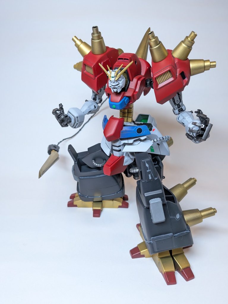 まず、旧HGであるデビルはポージングなんてとれたもんではなかったので、赤いガンダムの腕をミキシング。足はまるっと使いつつ、太もも部分をプラ板などでスクラッチしています。肩や足首もジャンクパーツで可動域を広げました。