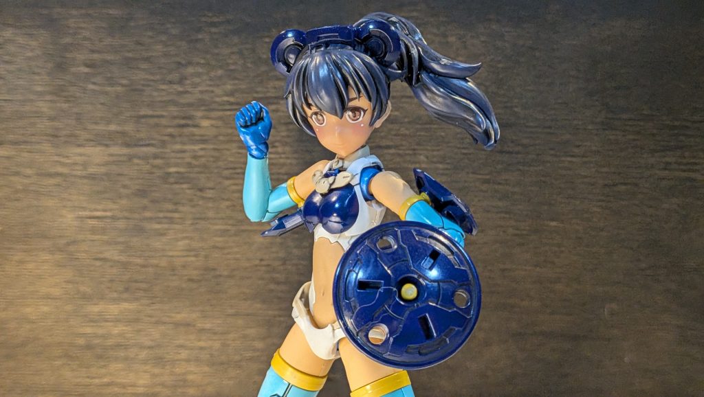 作品名：美プラ作ってみました。<p>こんなに足ちっさいのに自立するの凄い😳 ガンダムと作り方が全然違いすぎて、けっこう手こずりますね。どれがどの関節の部品か直ぐにわからない🤣</p>
