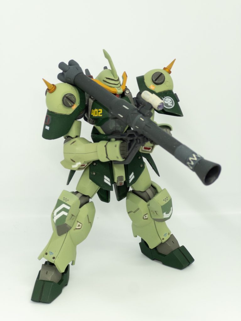 他のキットから武器を借りてきて持たせてバズーカが似合う！
