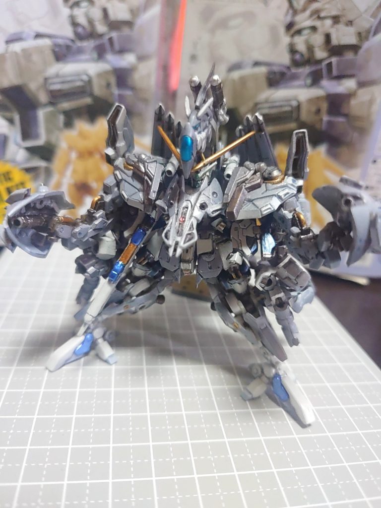 正面全体像基本的に全パーツ設定画を参考に再現したつもりなのですが...中の人がHi-νガンダムベースってのと、ナイチンゲールが存在するってことで、ベルチル世界線のアリュゼウスってことで多少の違いはお許しを...