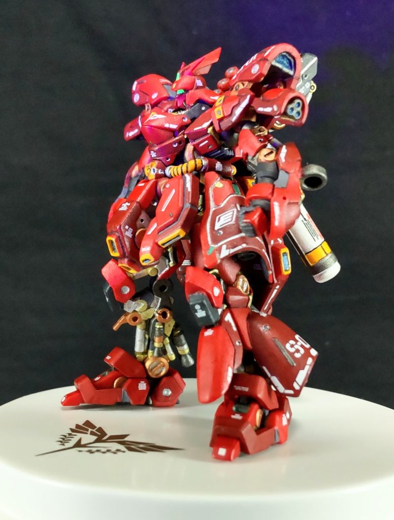 ハーフカットモデルみたいに脚部内部フレームを露出させてみました😄。