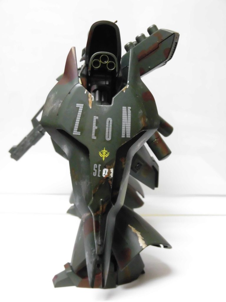 適当なデカールを貼り付けました